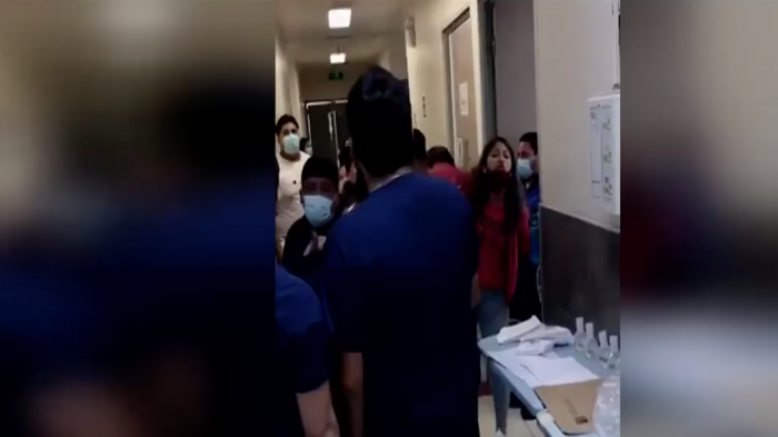 Funcionarios del Hospital El Pino piden protección tras destrozos y agresiones: 