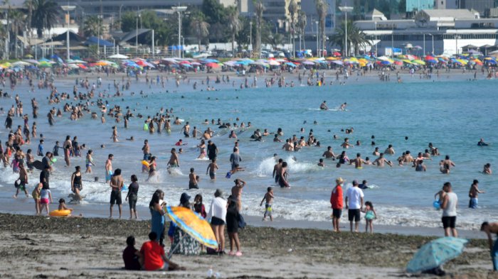 Las playas de Valparaíso funcionarán con aforos máximos y se controlará con bandera roja