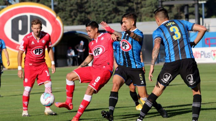La Calera cayó ante Huachipato en guerra de goles y no pudo meterle presión a la UC