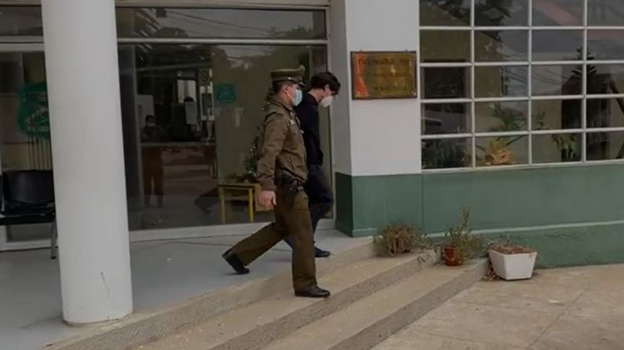 Intentaron escapar por el techo: Carabineros detuvo a 9 de los 30 participantes en fiesta masiva en Cerro Alegre