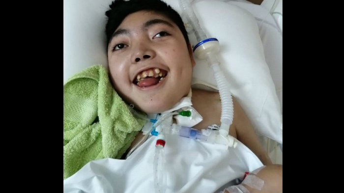 El tiempo se les agota: Familia de adolescente con daño neurológico pide con urgencia un respirador mecánico