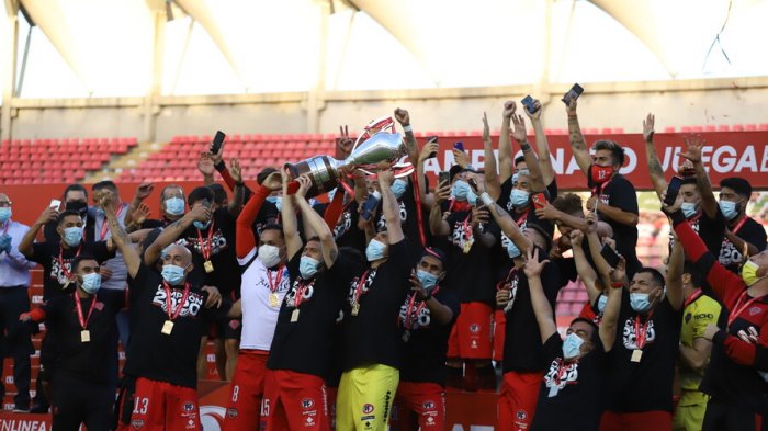Ñublense selló su retorno a la división de honor tras coronarse campeón de la Primera B
