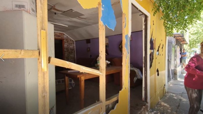 Pelea entre vecinos por uso de mascarillas dejó persona herida con cuchillo y una casa destrozada a piedrazos