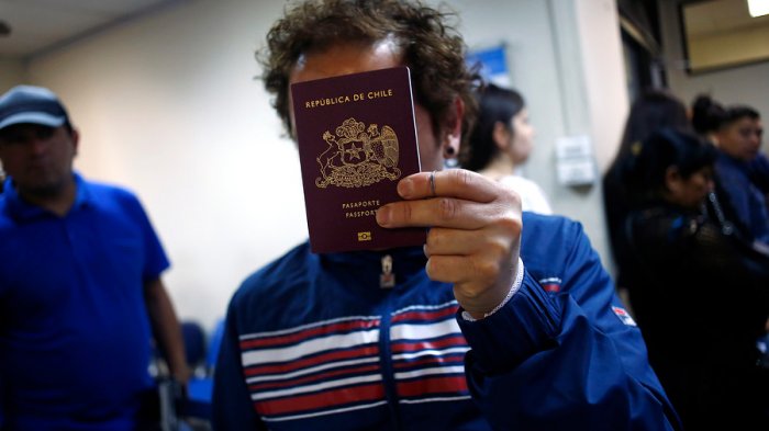 Pasaporte chileno aparece entre los “más poderosos” del mundo y lidera América Latina