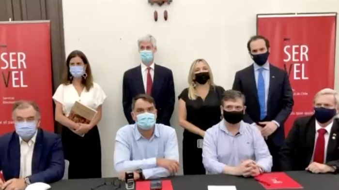 Hugo Gutiérrez comparte polémica fotografía trucada de Chile Vamos aludiendo al nazismo