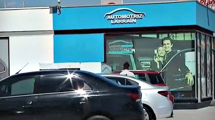 Estafa en venta de vehículos: Sujeto operaba en parque automotriz y entregaba cheques con orden de no pago