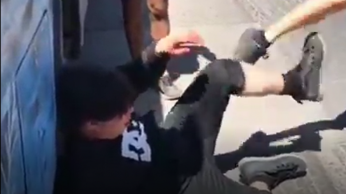 Tras quedar en libertad: Roberto Belmar sufrió golpiza a las afueras del Centro de Justicia