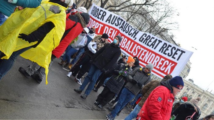 Neonazis y movimientos de extrema derecha protestan contra las medidas sanitarias en Viena