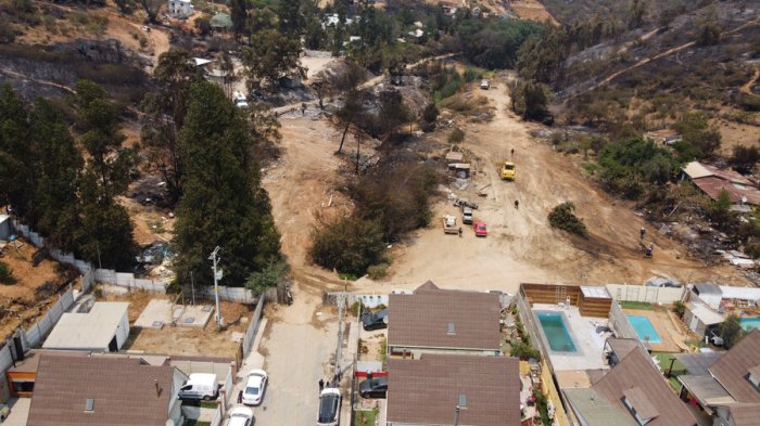 Vecinos evacuados por incendio en Quilpué podrán regresar a sus casas este lunes