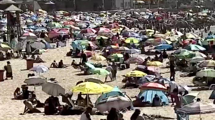 Repleto de turistas: Así lucen las playas del litoral central sin respetar la distancia física entre veraneantes