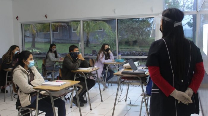 Revisa cuáles son las 5 modalidades de clases para la ed. superior en 