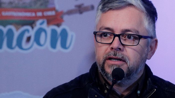 Baradit explicó uno a uno sus 8 tweets más polémicos: 