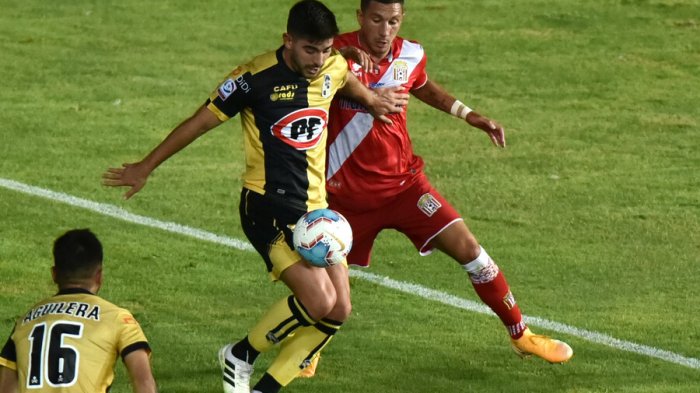 Coquimbo no escapa del fondo tras opaco empate sin goles de local ante Curicó