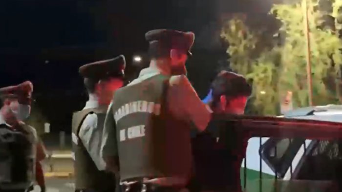 Tres detenidos tras fiesta clandestina en Las Condes: Agredieron a personal de Carabineros