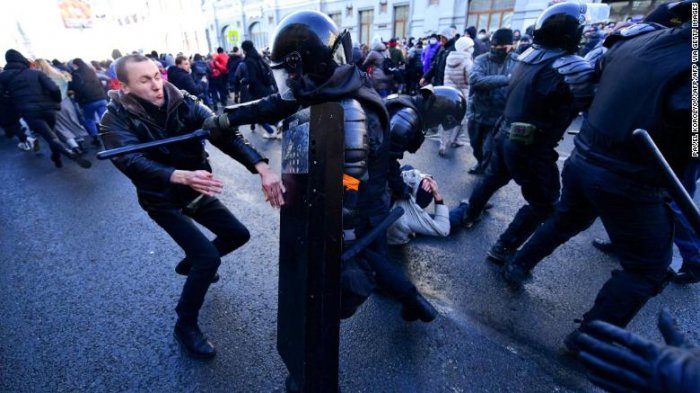 Más de 2 mil detenidos en masivas protestas en Rusia: Piden la liberación de Alexei Navalny