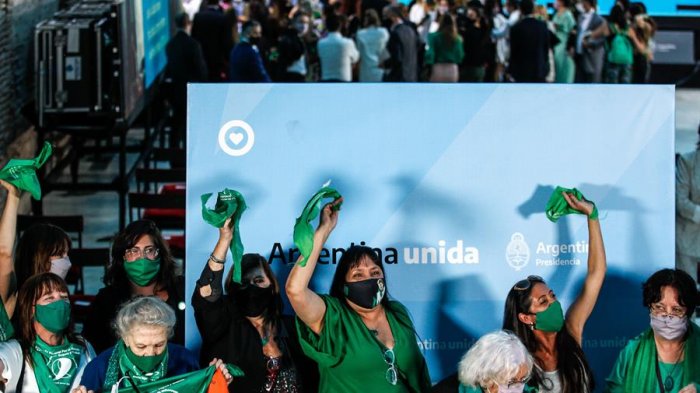 Argentina: Entra en vigencia la ley de aborto que permite la interrupción del embarazo hasta la semana 14