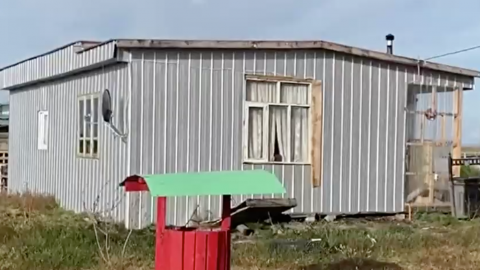 Investigan crimen en Porvenir: Encuentran a mujer fallecida en el patio de su casa