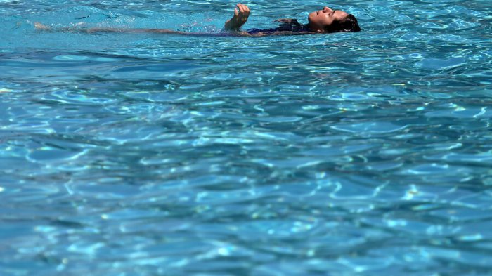 Los desconocidos impuestos de las piscinas: Obras en hogares deben pagar contribuciones