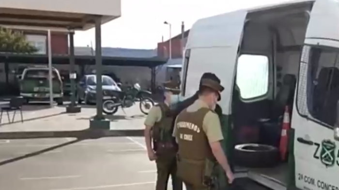 Detienen a ingeniero que vendía permisos temporales falsos a $5 mil