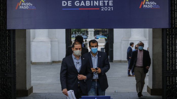 Ministro Delgado por críticas a proceso de vacunación: 