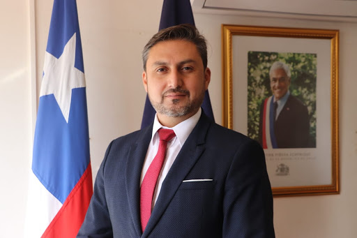 Gobernador de Tamarugal presentó su renuncia tras viajar a Miami en plena crisis sanitaria