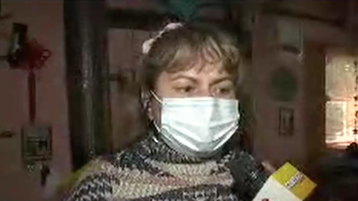 Mujer tuvo que subirse al techo de una casa para salvarse del aluvión: 