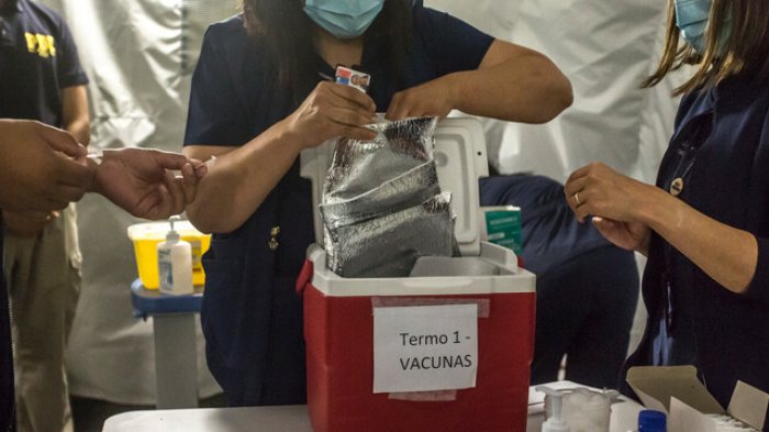 Comuna de Santiago implementará vacunación a domicilio desde el 15 de febrero