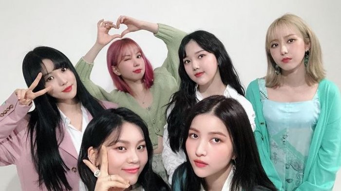 Cantante de K-pop se disculpa por fotos junto a maniquí con indumentaria de la Alemania nazi