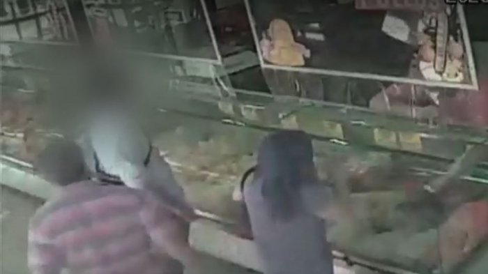 Hombre apuñaló por la espalada a otro por creer que se había adelantado en la fila de carnicería