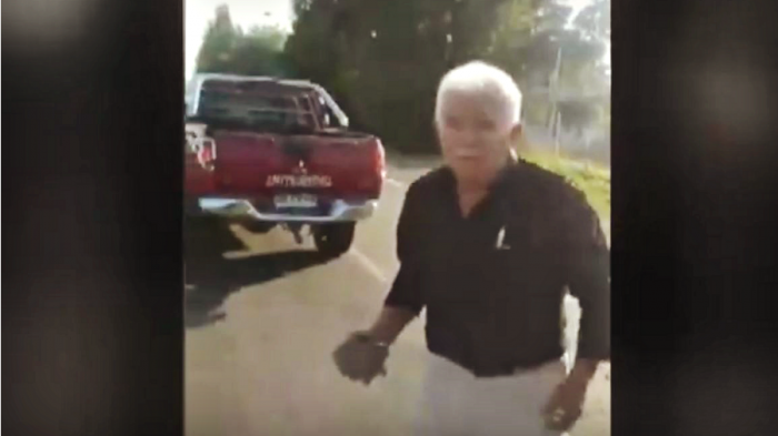 Lo trataron de lapidar: Violenta discusión entre motociclista y automovilista pudo terminar en tragedia