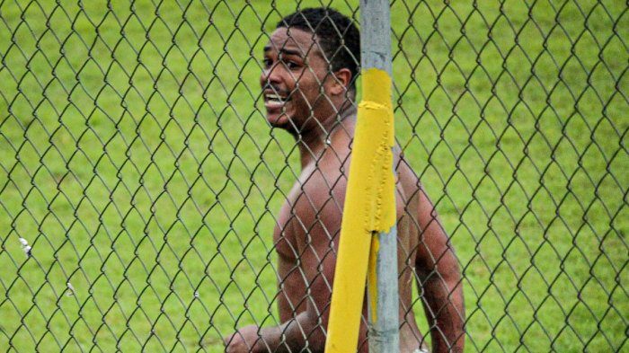 Suspenden por ocho partidos a futbolista que se desnudó para celebrar un gol