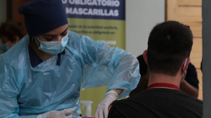 1.500 funcionarios y adolescentes de residencias Sename han sido vacunados contra el coronavirus