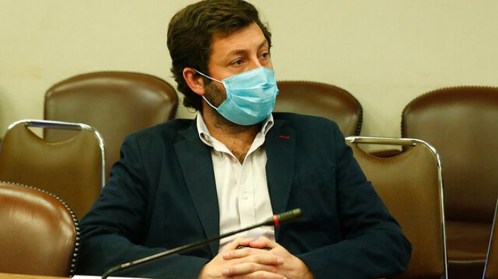 Diputado Coloma: “Si un carabinero es atacado con machetes, no puede ser considerado culpable”