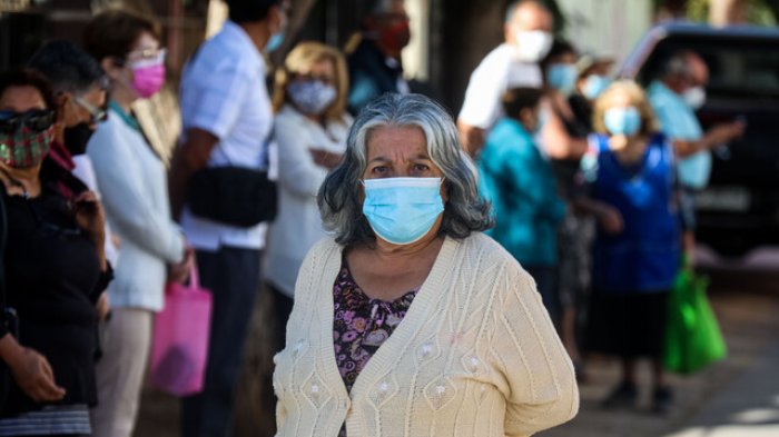 Antofagasta y Punta Arenas lideran: Revisa las 20 comunas con más casos activos en el país