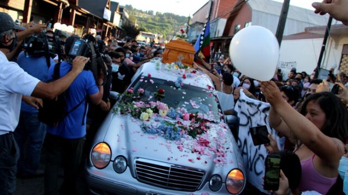 Vecinos despidieron el cuerpo de Francisco Martínez entre aplausos y homenajes: Hubo incidentes y detenidos