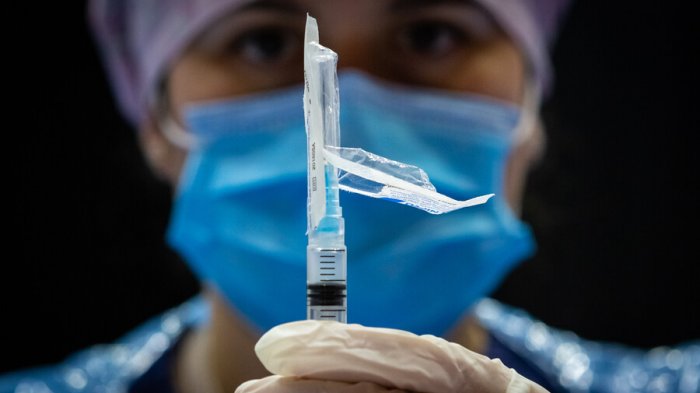 Sector privado pide al Minsal que trabajadores esenciales sean parte de los grupos prioritarios para vacunación