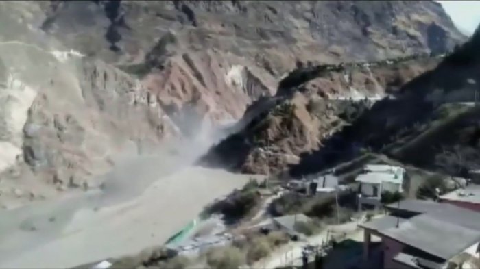 Más de 100 desaparecidos tras el desprendimiento de un glaciar en India