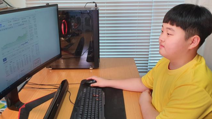 Niño de 12 años logró un 43% de ganancias invirtiendo en el mercado de valores como hobby durante la pandemia