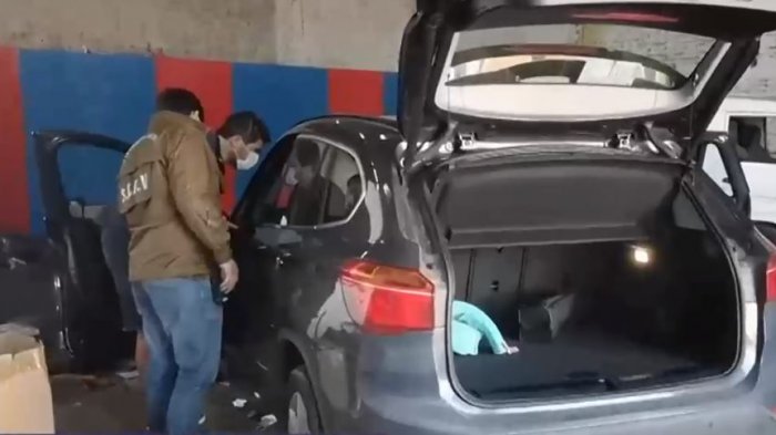 Descubren taller clandestino que desarmaba autos robados: Estaba oculto con fachada de gimnasio