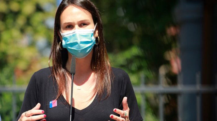 Seremi aclara tras reportaje de TV peruana: “La vacunación está definida sólo para quienes viven en Chile