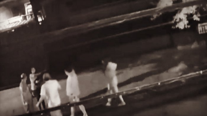 Turba entró con violencia a una casa para robar, pero terminaron huyendo tras la reacción vecinal