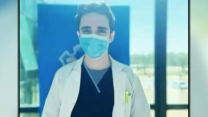 Un paciente murió: Joven de 19 años se hizo pasar por médico y es detenido por al menos cuatro delitos