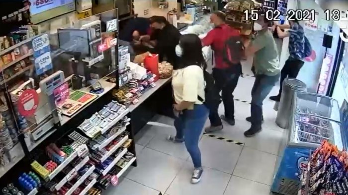 El menor tenía 13 años: Detienen banda de adolescentes que robaba minimarkets