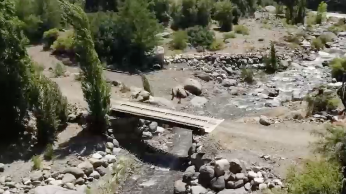 No es un bien de uso público: Denuncian a dueños de fundo de prohibir el paso a estero en San José de Maipo