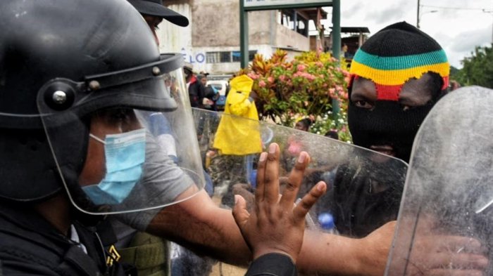 Cerca de 350 migrantes lograron entrar a Perú tras forzar paso fronterizo