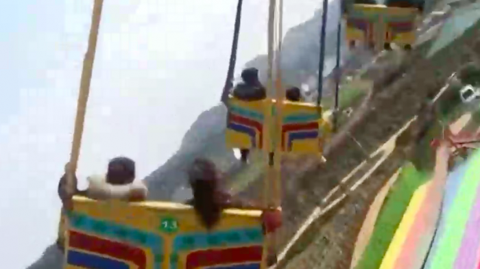 Sillas voladoras cayeron con pasajeros al piso en China