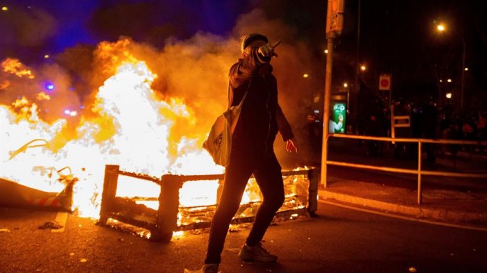 Disturbios en las calles y discusión en el Congreso: Los efectos de la detención de Pablo Hasél en España
