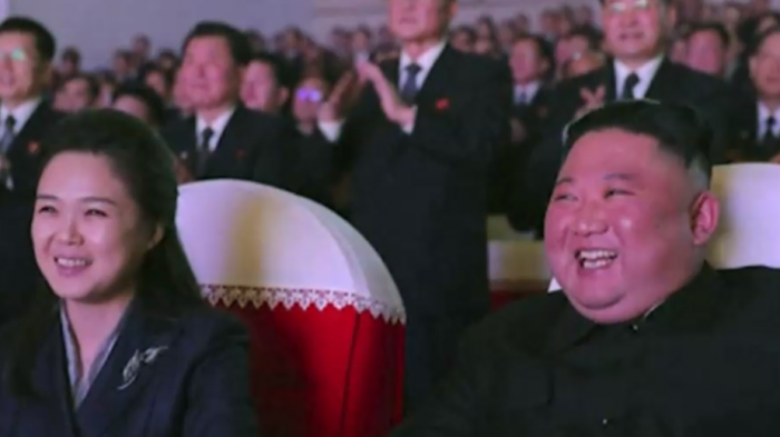 Entre especulaciones reaparece después de un año la esposa de Kim Jong-Un