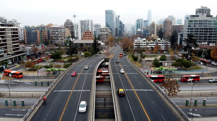 Vecinos de Las Condes se quejan de fuertes gemidos en medio de la noche