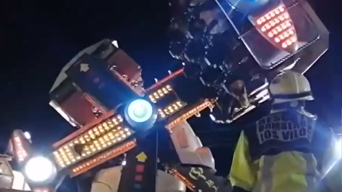 Menores quedaron atrapados de cabeza en juego mecánico en Los Vilos